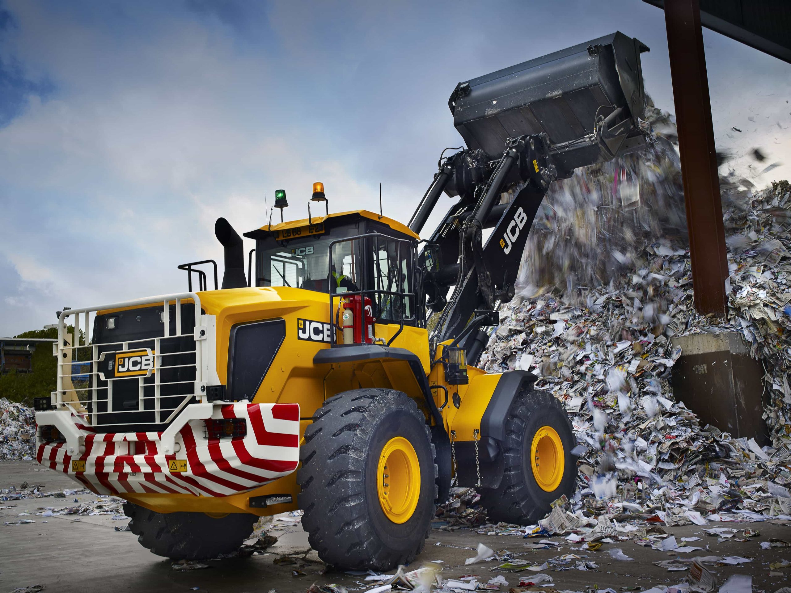 Wheel loader to recycle and repurpose waste