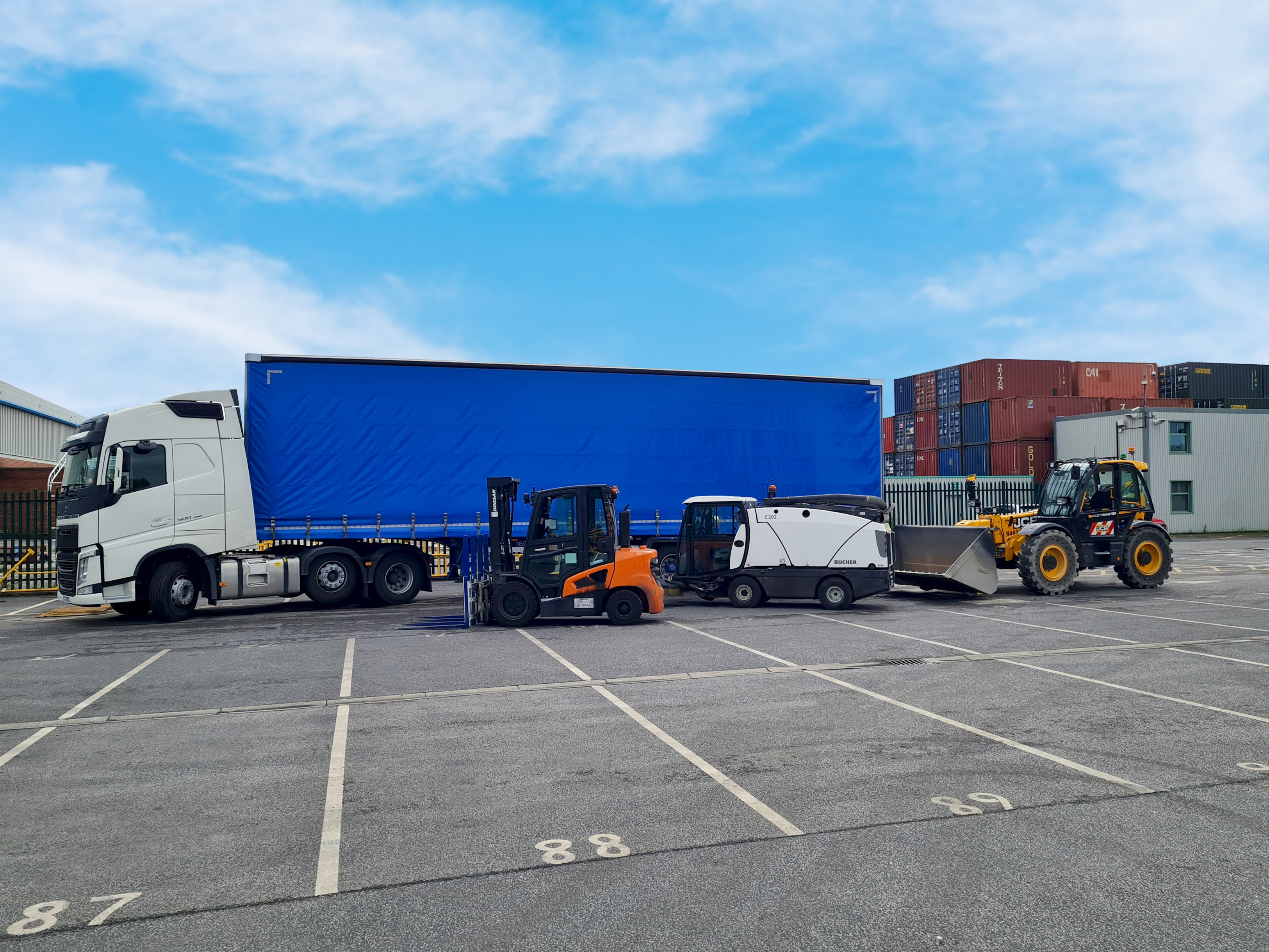 Dawsongroup’s 24-hour Solution for Verallia - truck and trailer, forklift, sweeper and JCB Wastemaster