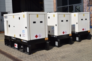 Power solutions - stage V generators in front of a building.